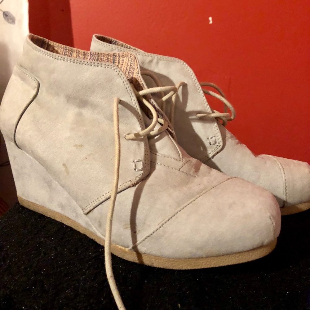 gray booties
